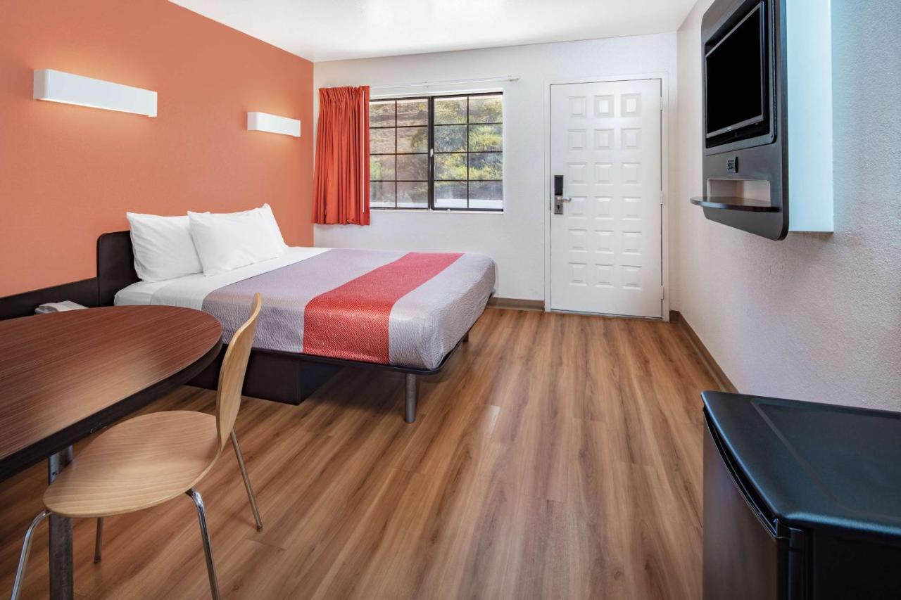 Motel 6-Thousand Oaks, Ca ニューベリーパーク エクステリア 写真
