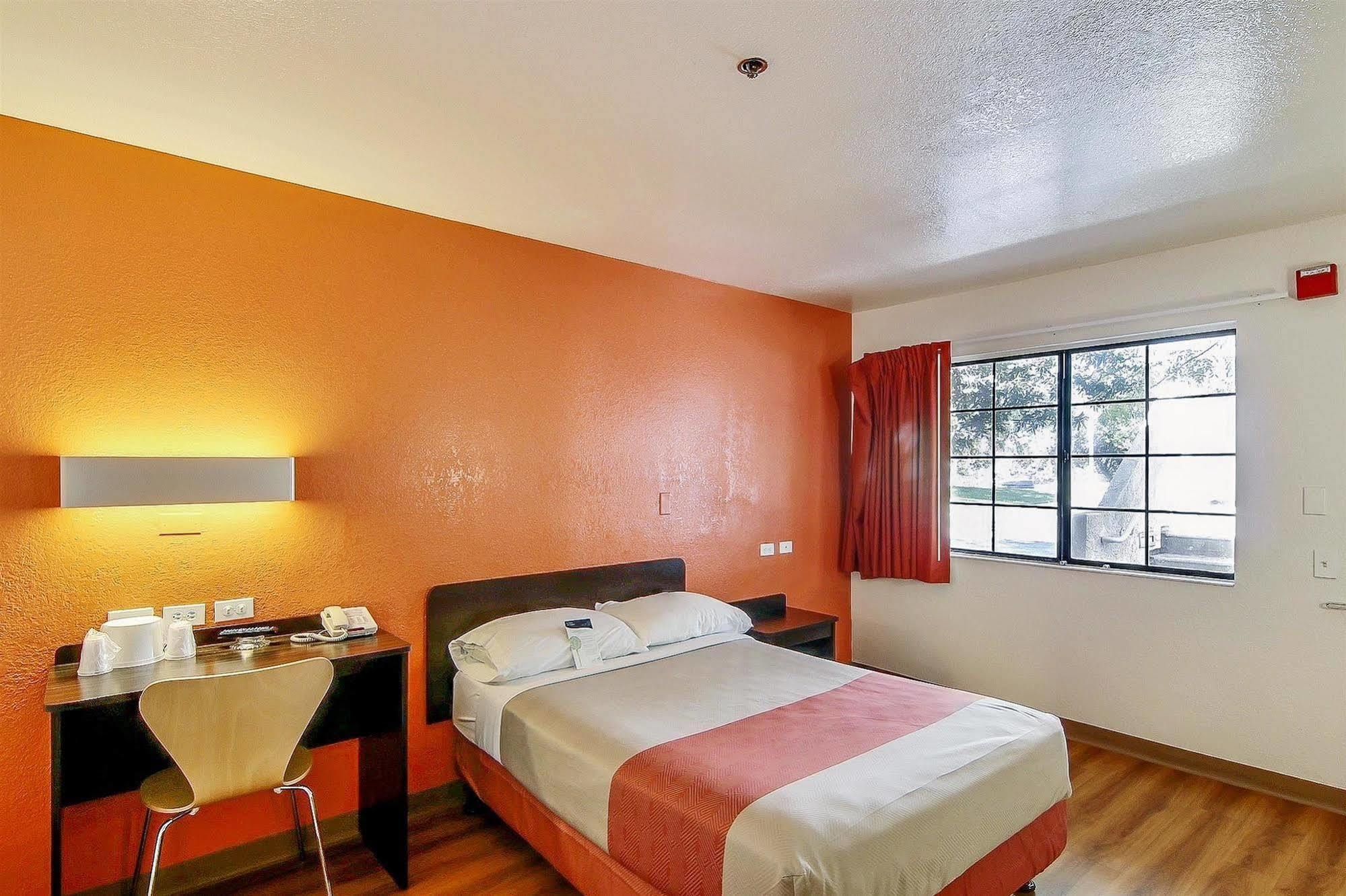Motel 6-Thousand Oaks, Ca ニューベリーパーク エクステリア 写真