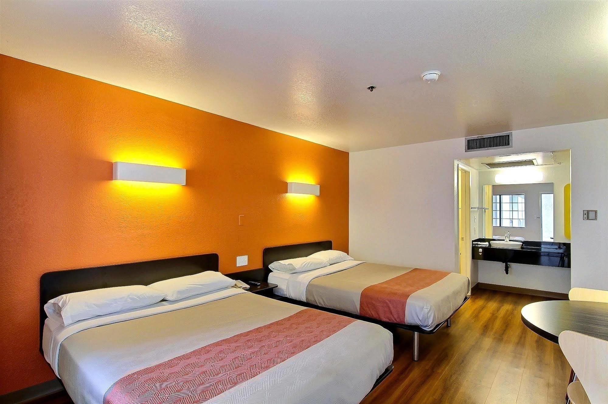 Motel 6-Thousand Oaks, Ca ニューベリーパーク エクステリア 写真