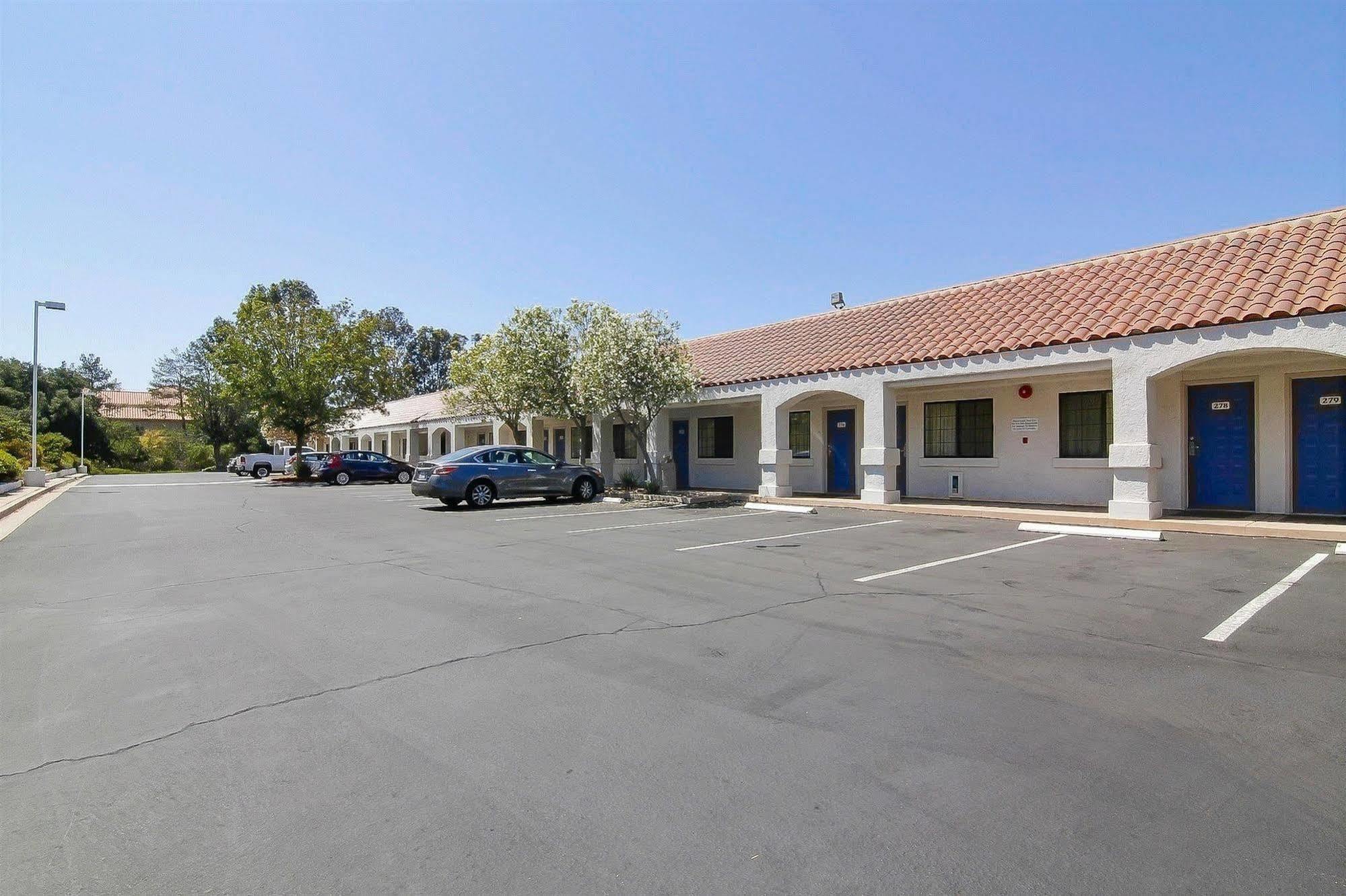 Motel 6-Thousand Oaks, Ca ニューベリーパーク エクステリア 写真