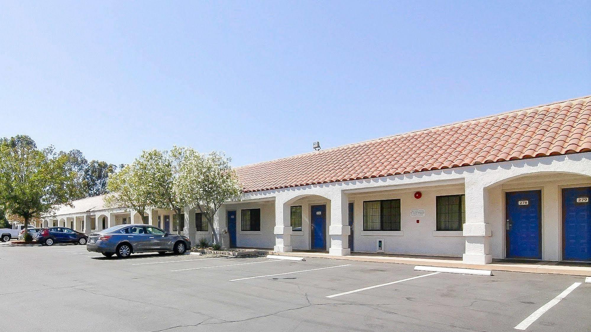 Motel 6-Thousand Oaks, Ca ニューベリーパーク エクステリア 写真